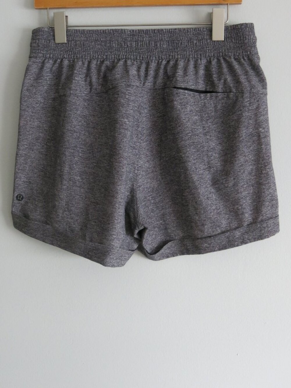 Lululemon Athletica Spring Break Away Short Heather Lux Multi Black - Size 8 - Picture 6 of 7